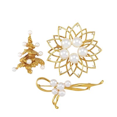 Lot 568 - Three Gold and Cultured Pearl Pins