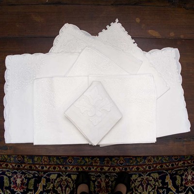 Lot 234 - Group of Linens
