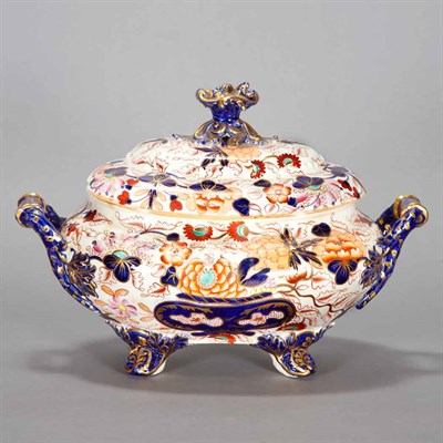 Lot 522 - English Imari Porcelain Soup Tureen Probably...