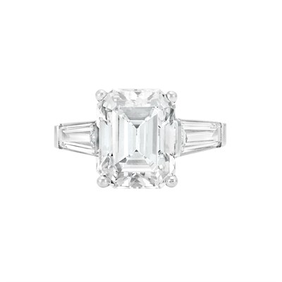 Lot 624 - Platinum and Diamond Ring