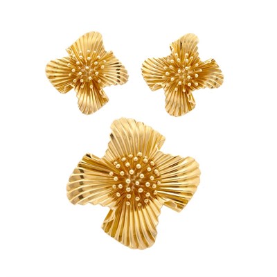 Lot 338 - Gold Clip-Brooch & Pair of Earclips