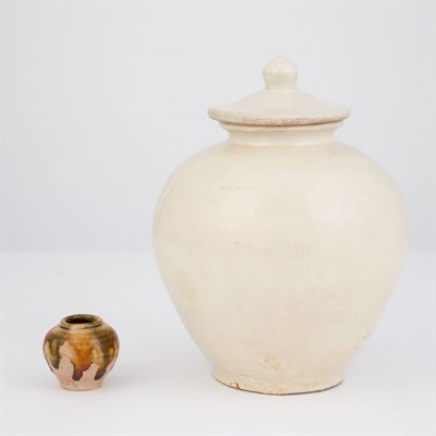Lot 66 - Chinese White Glazed Covered Jar Tang Dynasty...