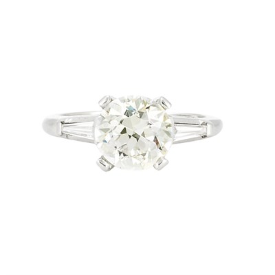 Lot 472 - Platinum and Diamond Ring