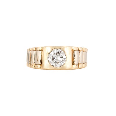 Lot 661 - Gentleman's Gold and Diamond Ring