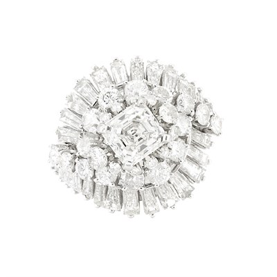 Lot 993 - Platinum and Diamond Ring