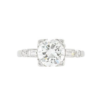 Lot 406 - Platinum and Diamond Ring