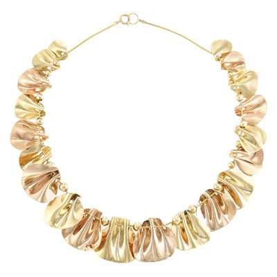 Lot 254 - Yellow and Rose Gold Necklace