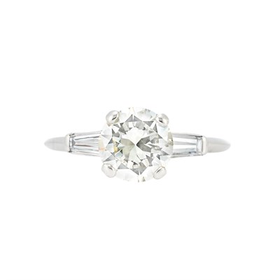 Lot 986 - Platinum and Diamond Ring