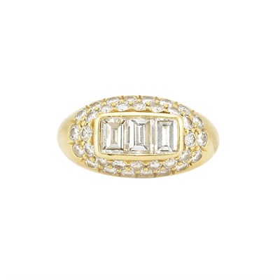 Lot 673 - Gold and Diamond Ring