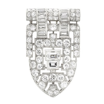 Lot 422 - Art Deco Platinum and Diamond Clip