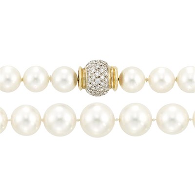 Lot 664 - South Sea Cultured Pearl Necklace with Gold and Diamond Clasp
