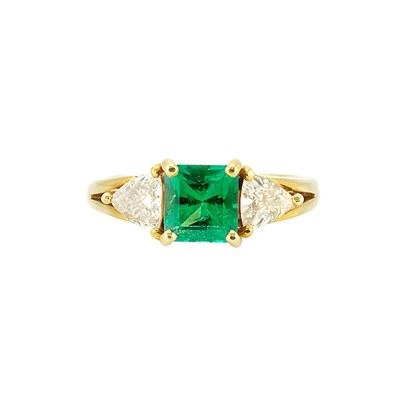 Lot 882 - Gold, Emerald and Diamond Ring