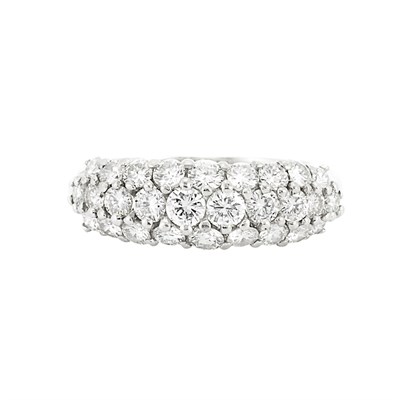Lot 187 - Platinum and Diamond Ring