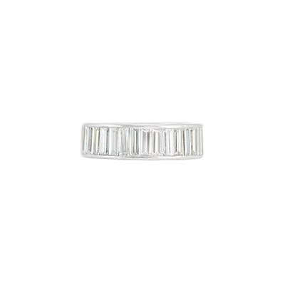 Lot 322 - Platinum and Diamond Band Ring