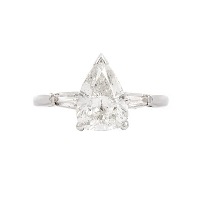 Lot 905 - Platinum and Diamond Ring