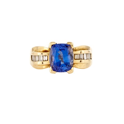 Lot 808 - Gold, Tanzanite and Diamond Ring