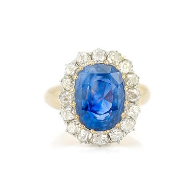 Lot 211 - Antique Gold, Platinum, Sapphire and Diamond Ring