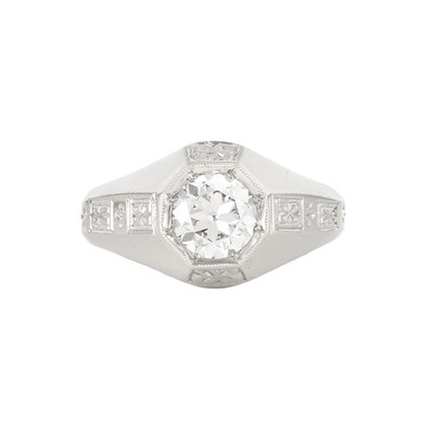 Lot 902 - Gentleman's White Gold and Diamond Ring