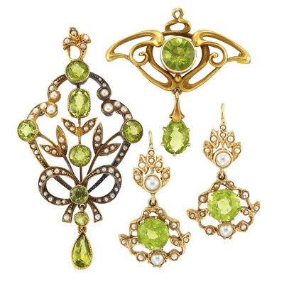 Lot 725 - Art Nouveau Gold and Peridot Pin and Gold, Peridot and Split Pearl Pendant-Brooch and Pair of Pendant-Earrings