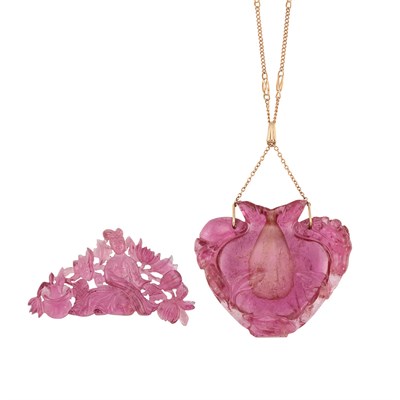 Lot 76 - Gold and Carved Pink Tourmaline Pendant Chain Necklace and Loose Carved Pink Tourmaline