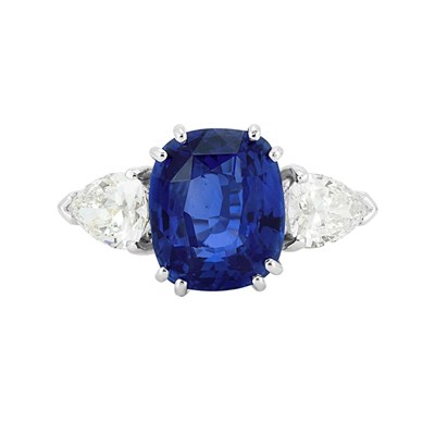 Lot 130 - Gold, Platinum, Sapphire and Diamond Ring