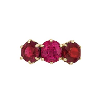 Lot 276 - Gold and Ruby Three Stone Ring