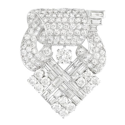 Lot 593 - Art Deco Platinum and Diamond Clip