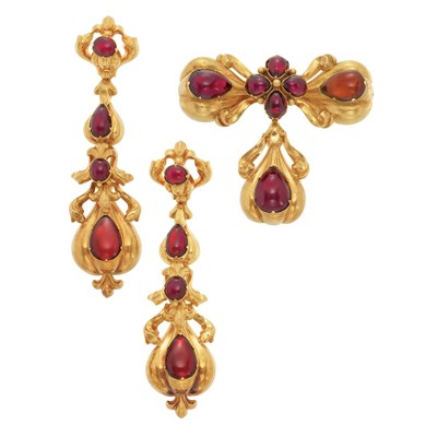 Lot 260 - Pair of Antique Gold and Foiled-Back Cabochon Garnet Pendant-Earrings and Brooch