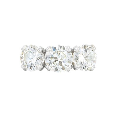 Lot 330 - Three Stone Diamond Ring