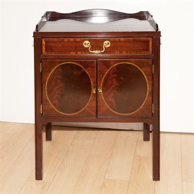 Lot 173 - Georgian Style Mahogany Bedside Chest and...