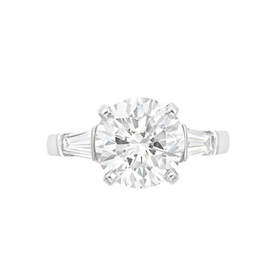 Lot 503 - Platinum and Diamond Ring