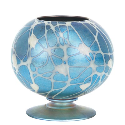 Lot 441 - Durand Art Glass Rose Bowl Circa 1925-30 Of...