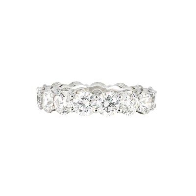 Lot 331 - Platinum and Diamond Band Ring