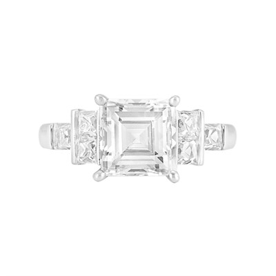 Lot 591 - Platinum and Diamond Ring
