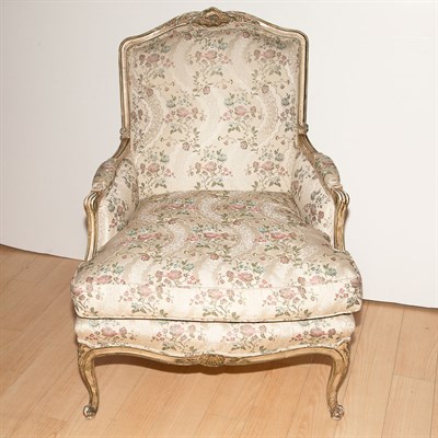 Lot 199 - Louis XV Style Painted Wood Bergere