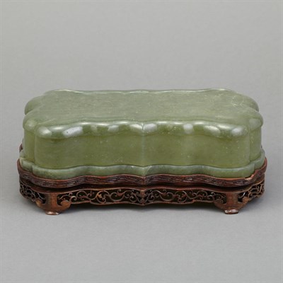 Lot 236 - Chinese Green Jade Box The bracket-shaped...