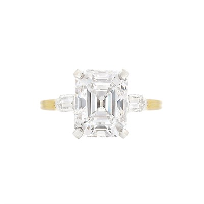 Lot 426 - Gold, Platinum and Diamond Ring