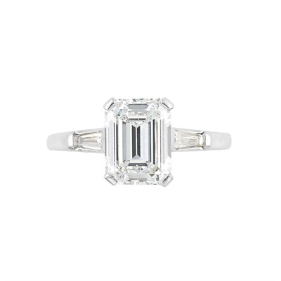 Lot 100 - Platinum and Diamond Ring