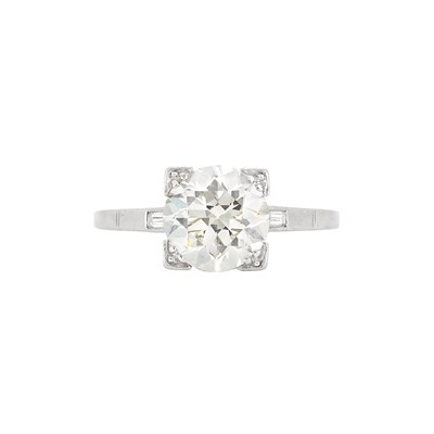 Lot 186 - Platinum and Diamond Ring