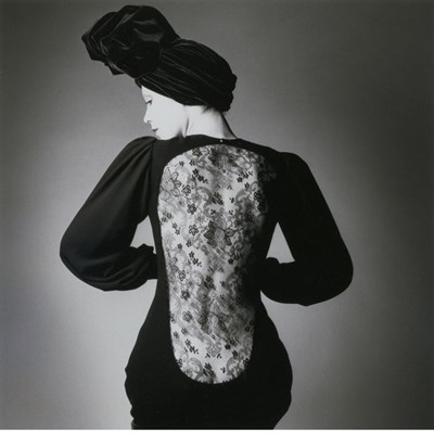 Lot 150 - SIEFF, JEANLOUP (1933-2000) Robe de Yves Saint...