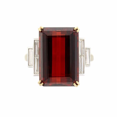 Lot 670 - Gold, Garnet and Diamond Ring