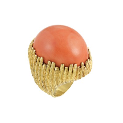 Lot 371 - Gold and Coral Ring