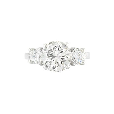 Lot 205 - Platinum and Diamond Ring