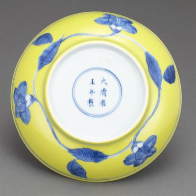 Lot 186 - Chinese Underglaze Blue and Yellow Enamel...