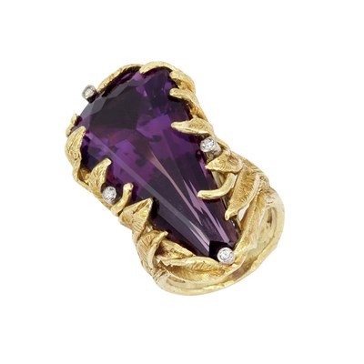 Lot 352 - Gold, Amethyst and Diamond Ring