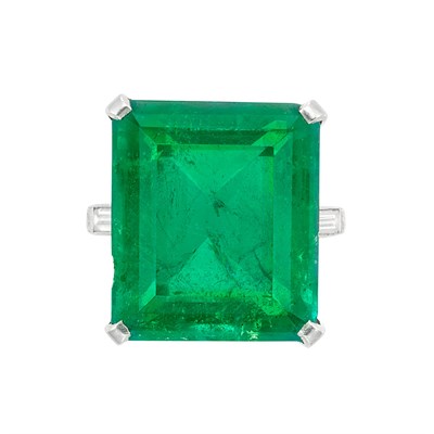 Lot 420 - Platinum, Emerald and Diamond Ring