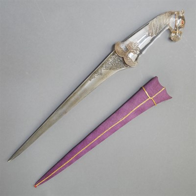Lot 33 - Indian Mughal Style Dagger The tapering blade...
