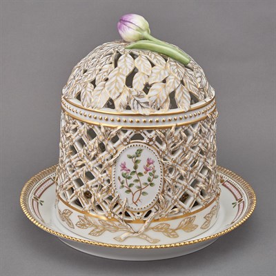 Lot 424 - Royal Copenhagen Flora Danica Porcelain Ice...