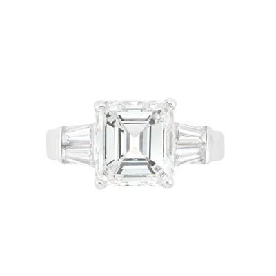 Lot 395 - Platinum and Diamond Ring
