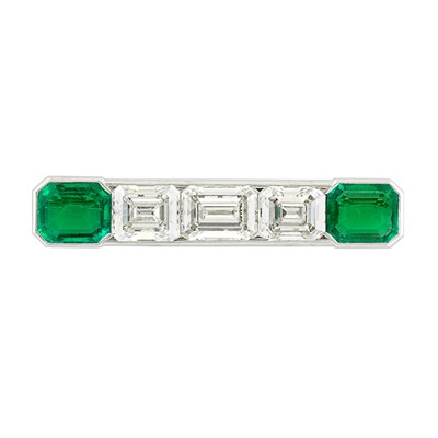 Lot 438 - Platinum, Diamond and Emerald Brooch